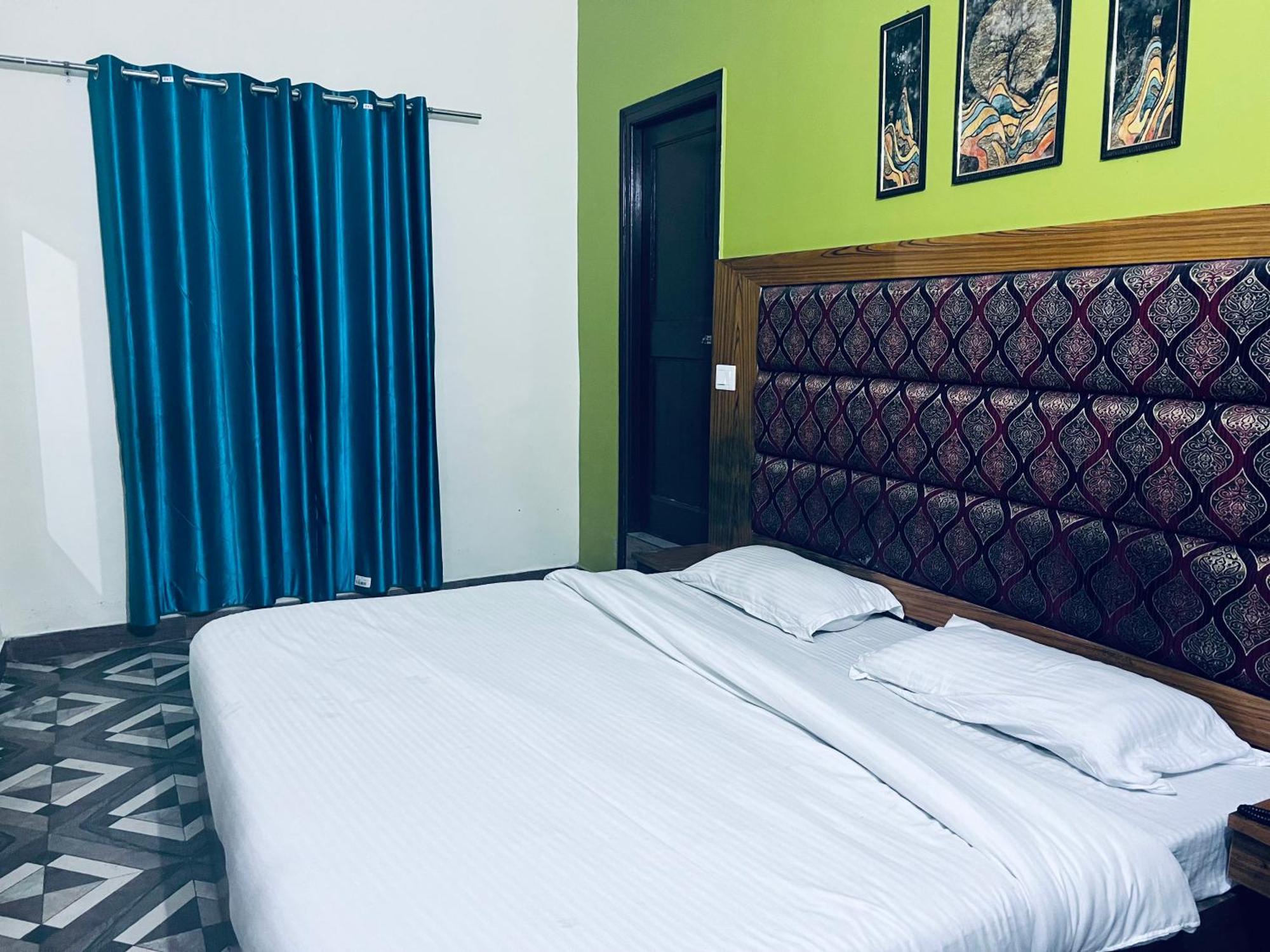 Irish Town Mussoorie Hotel Bagian luar foto